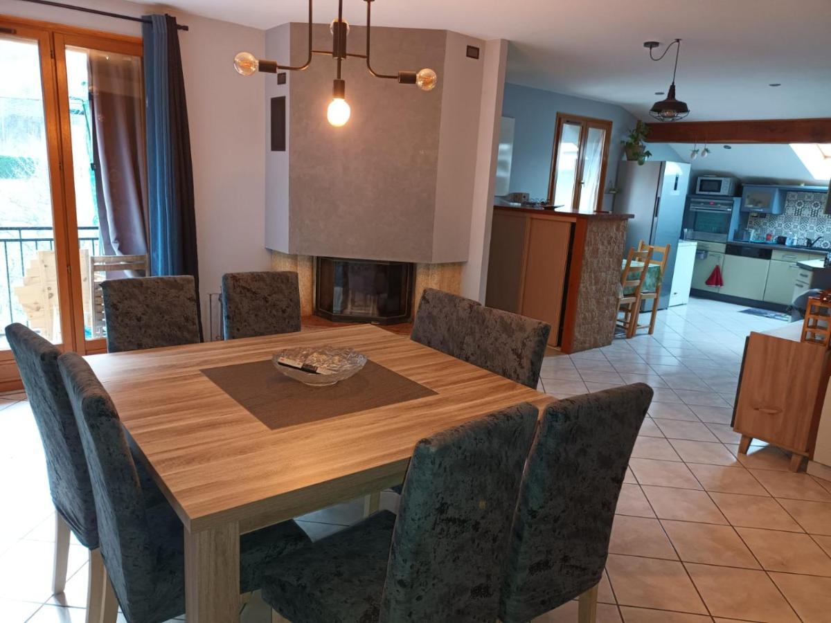 Au Pied Des Montagnes. Apartman Saint-Jean-de-Maurienne Kültér fotó