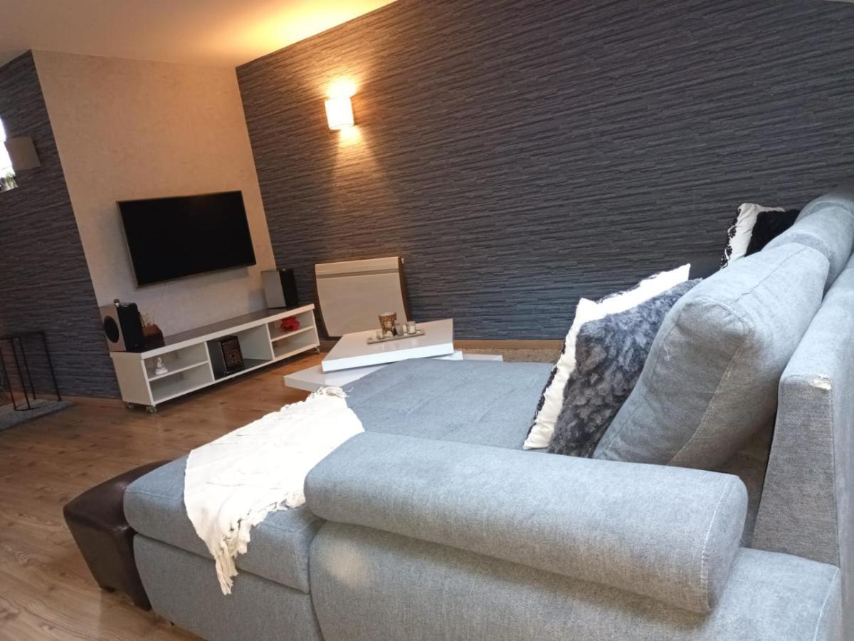 Au Pied Des Montagnes. Apartman Saint-Jean-de-Maurienne Kültér fotó