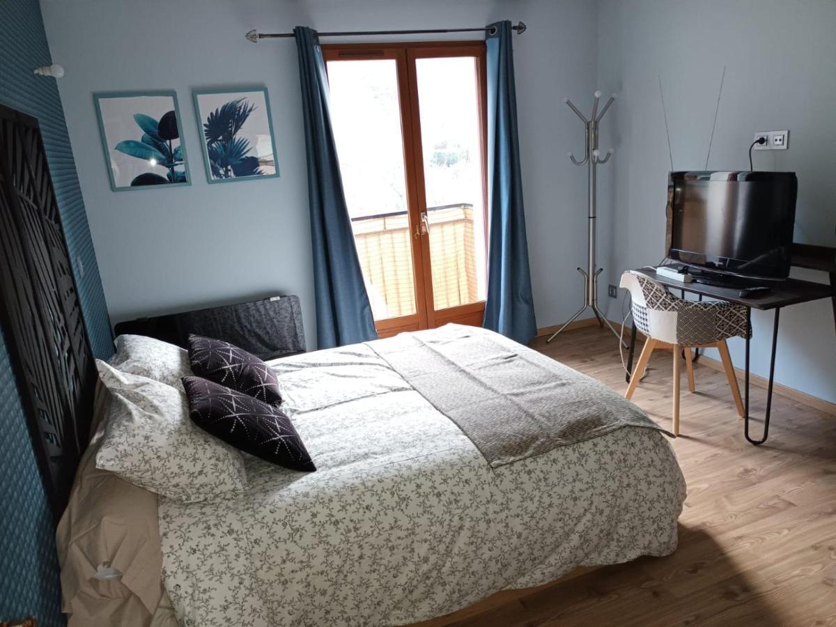 Au Pied Des Montagnes. Apartman Saint-Jean-de-Maurienne Kültér fotó