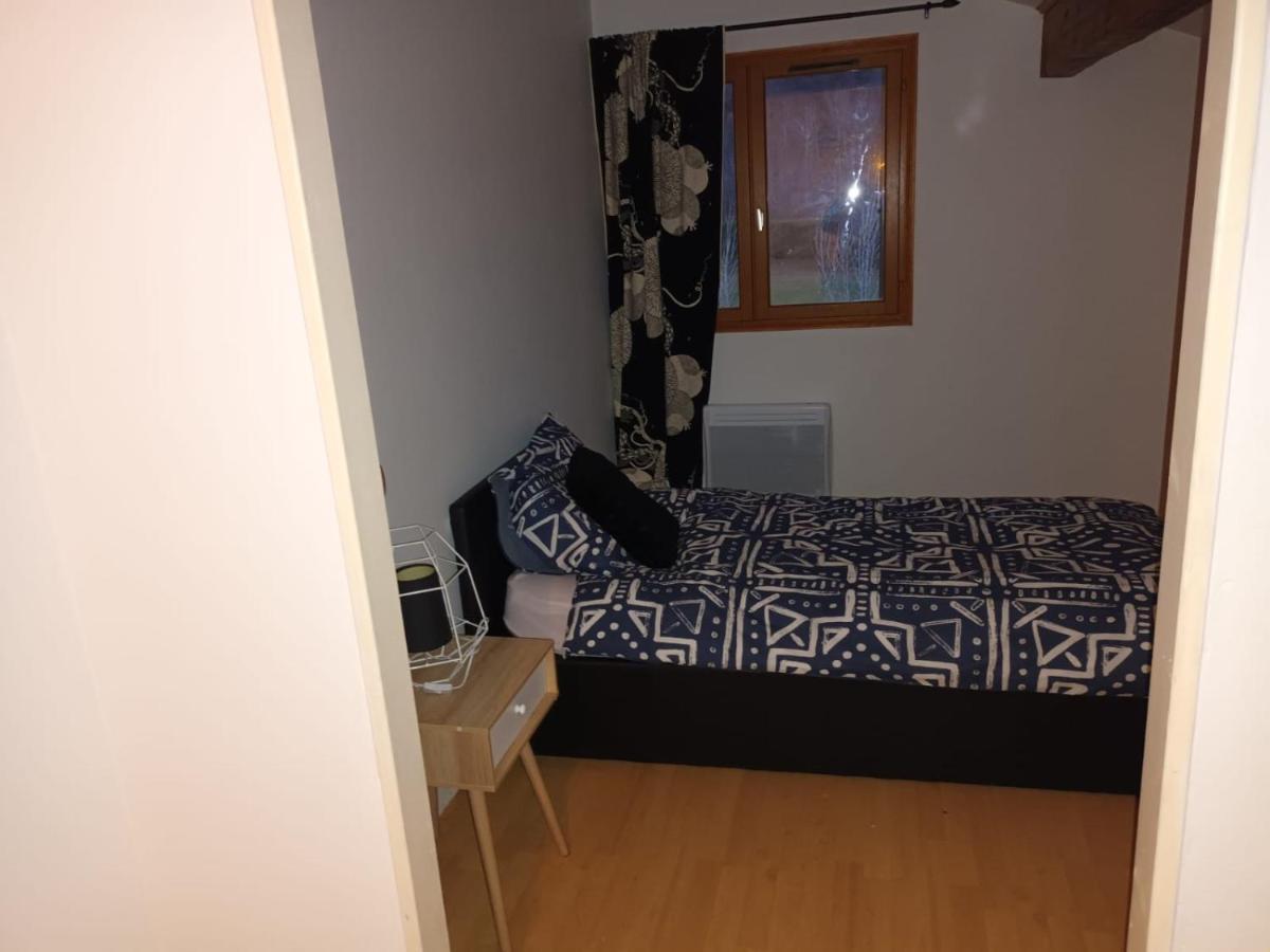Au Pied Des Montagnes. Apartman Saint-Jean-de-Maurienne Kültér fotó